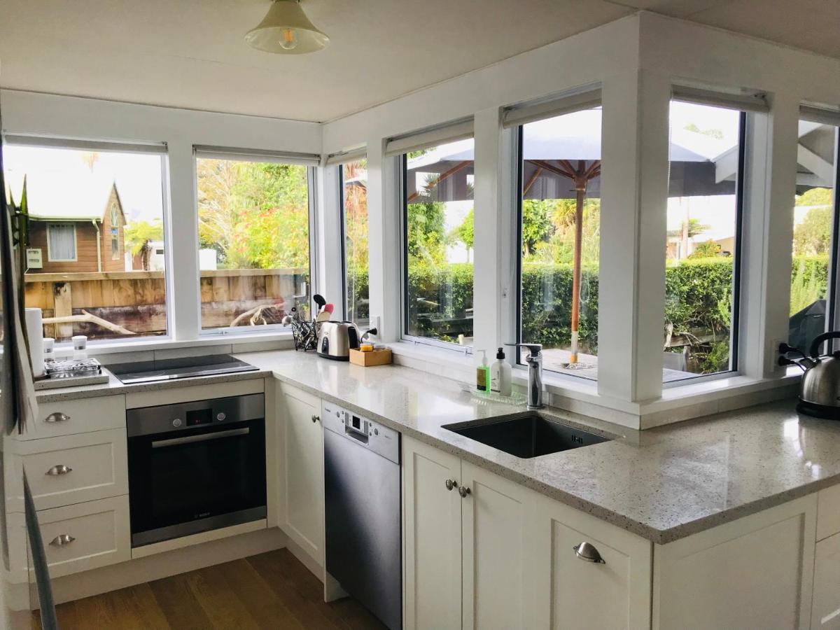 Serendipity Wharf Cottage Tairua Exterior foto