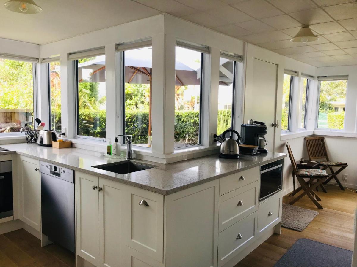 Serendipity Wharf Cottage Tairua Exterior foto